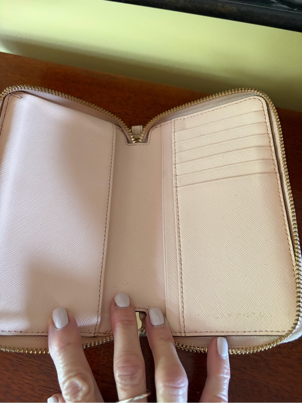 Tory Burch Robinson Continental Wallet Rose Gold - Picture 6 of 8